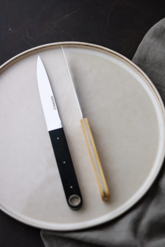 Achat en ligne nouveau couteau Nontron de table Hole