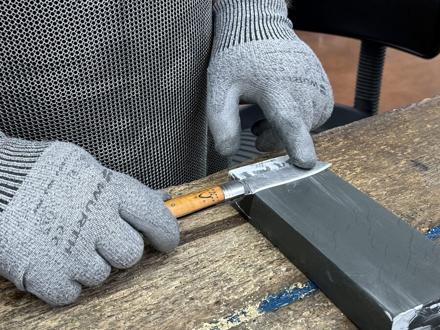 Réparation et entretien des Nontron : une nouvelle vie pour les couteaux !