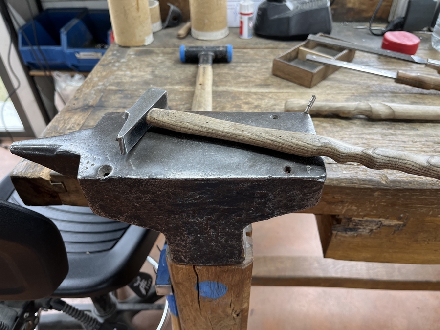 outils de fabrication des couteaux de Nontron