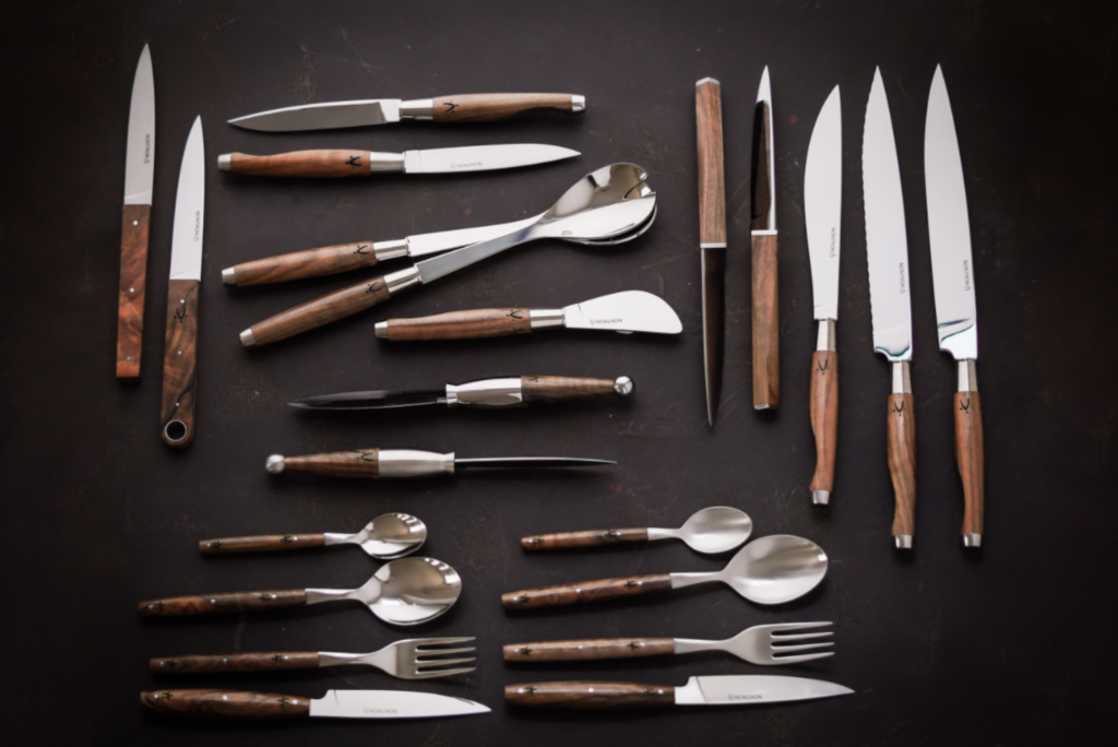 Collection complète de couverts noyer : dressez une table 100% Périgord