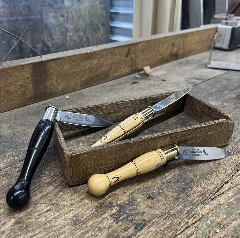 couteaux de Nontron avec lame personnalisée pour les gagnants du trail des grands couteliers