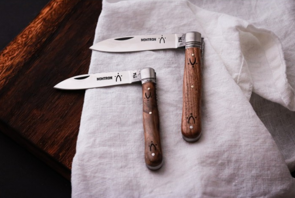 cadeau NOntron pour la Saint-Valentin, couteau homme manche noyer