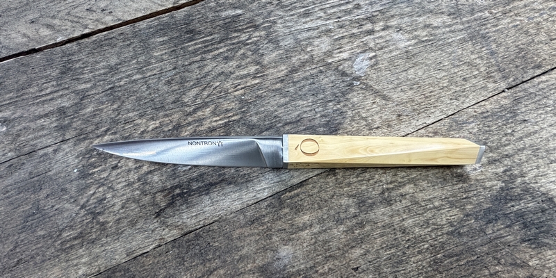 Cadeau de départ : offrir un couteau gravé de la part de toute l’équipe